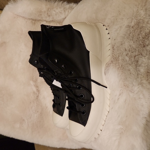 NWT Black Leather High Top Converse Sneakers-Size 10​​​​​​​ - Picture 3 of 5